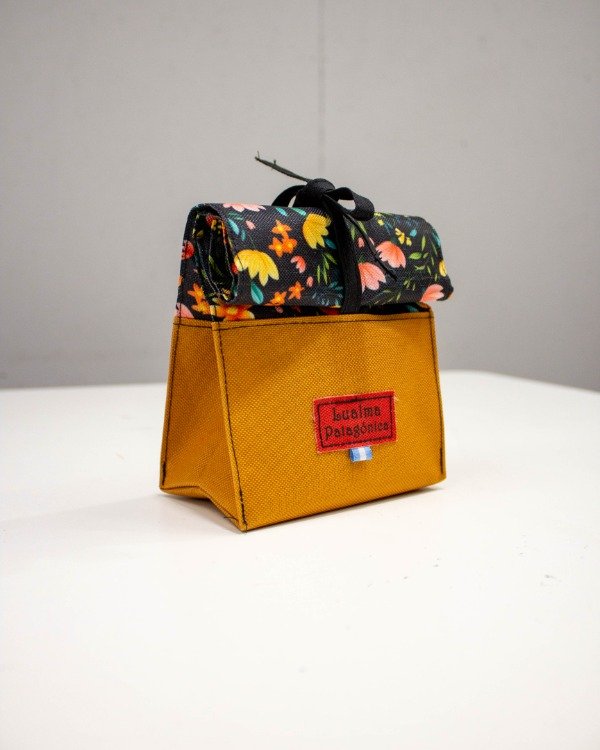 Producto - Bolsita multiuso ocre y estampado florcitas