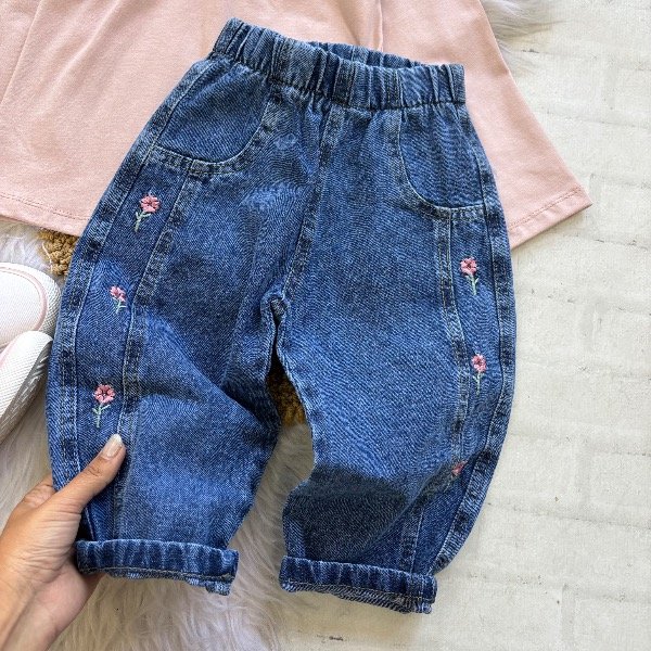 Leggings mom bordado en color azul talles hasta 4 años