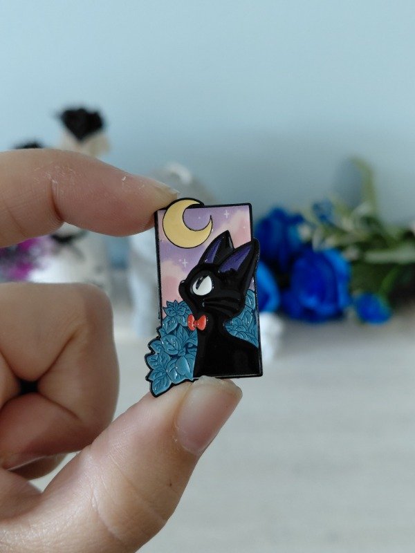 Producto - Pin metalizado - Kiki: Entregas a domicilio #1161
