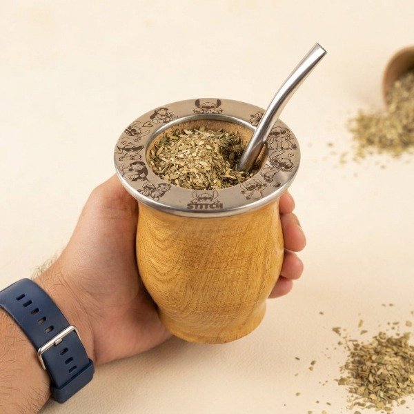 Producto - Mate Camionero de Algarrobo Stitch Grabado