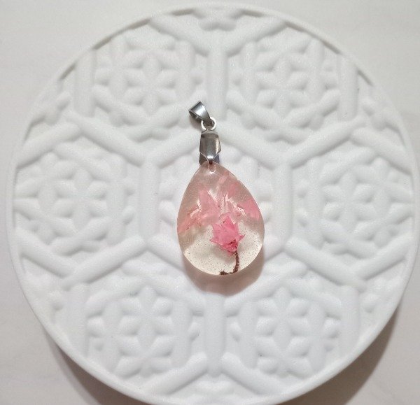 Producto - Dije resina flor rosa