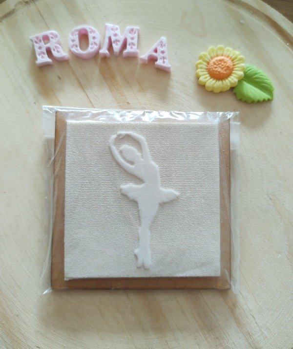 Producto - Bailarina sello de goma con madera detrás