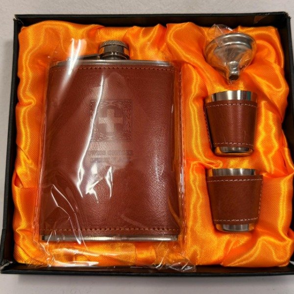Producto - Petaca whisky con accesorios y funda de cuero