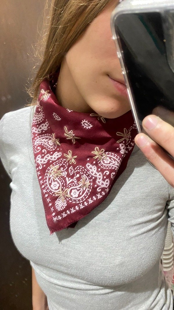 Producto - Bandana bordo con flores