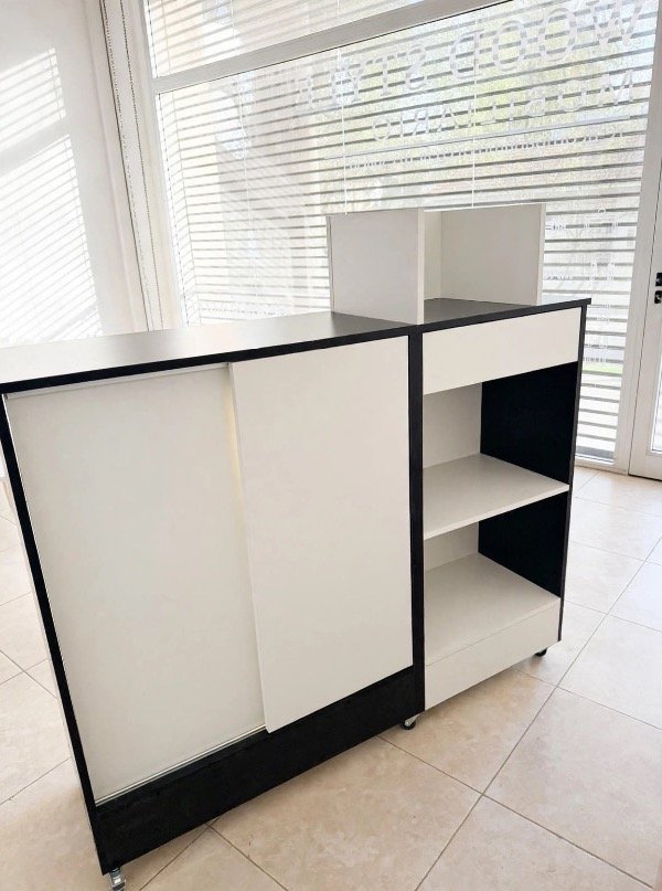 Producto - Mostrador recepción vitrina con puertas - 1