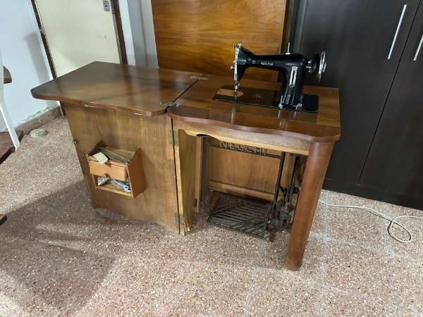 Producto - MAQUINA DE COSER NECCHI PIE DE HIERRO MUEBLE A REEMPLAZAR #11918