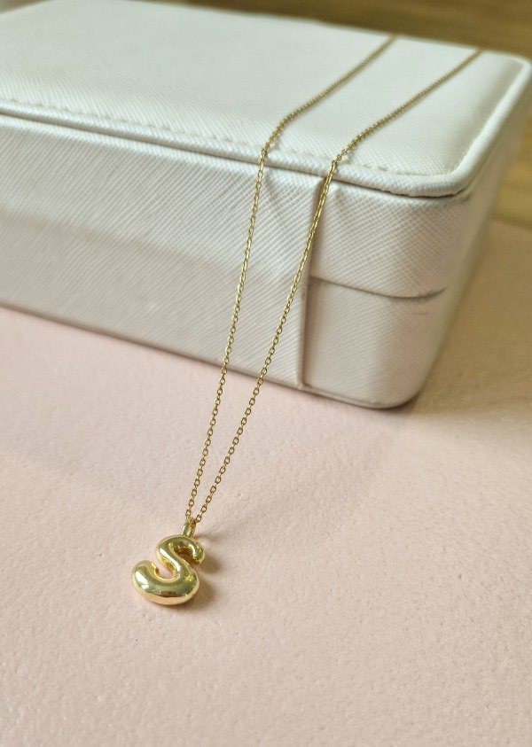 Producto - Collar con inicial "S"