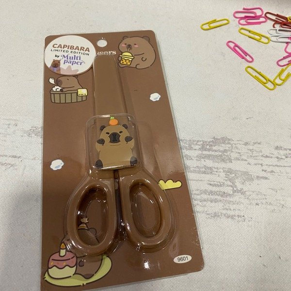 Producto - Tijera plástica Capybara