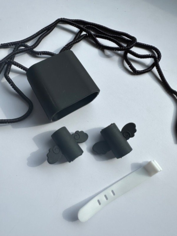Producto - Cubre cable, cabezal y come cables color negro