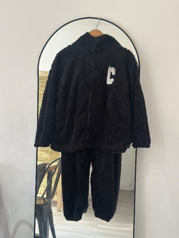 Producto - CONJUNTO PIJAMA CAMPERA NEGRA