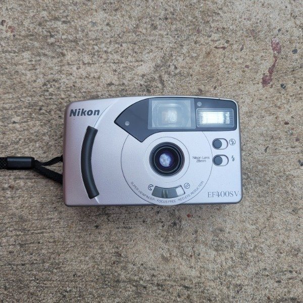 Producto - Nikon EF400SV