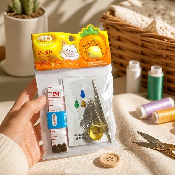Producto - KIT DE COSTURA CON CENTIMETRO AGUJAS DEDAL - 1