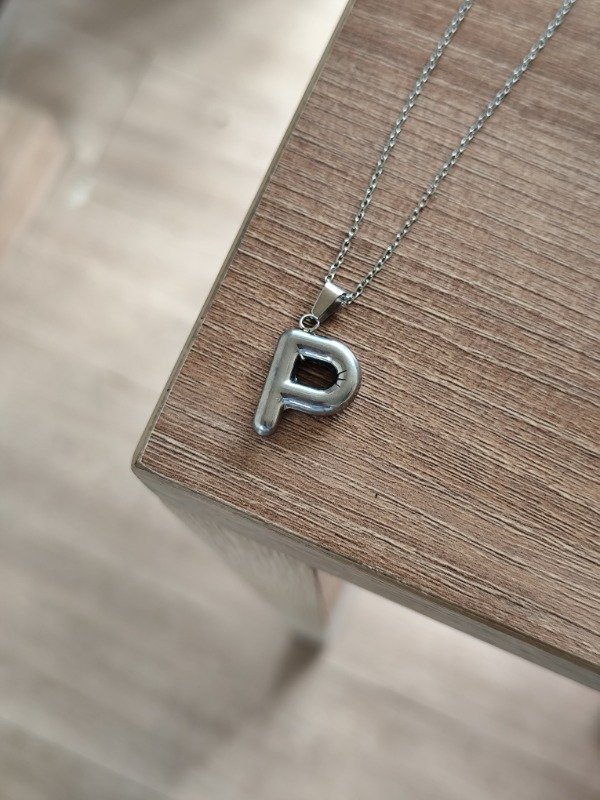 Producto - Collar Iniciaal P bombe