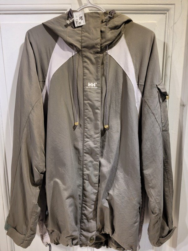 Producto - Campera de ski HELLY HANSEN con trampa de nieve Talle XL - PRECIO: 186X