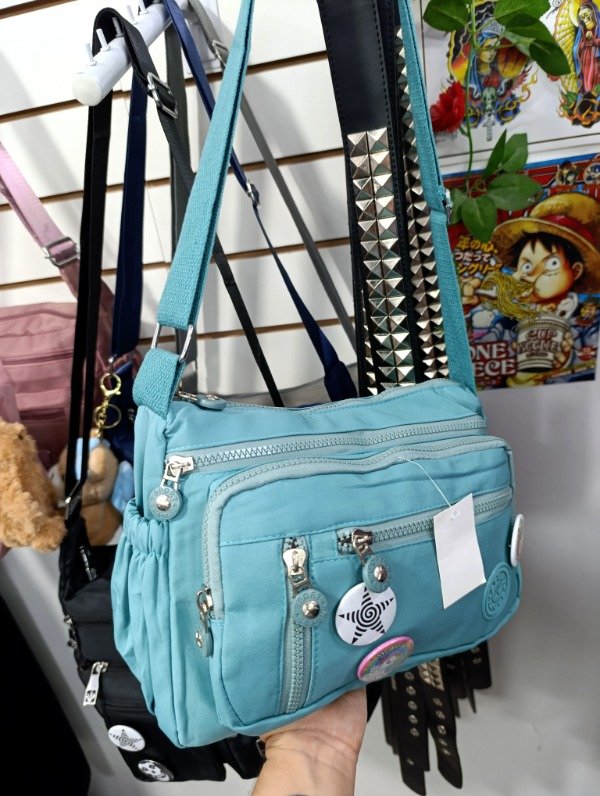 Producto - Morral verde con pines