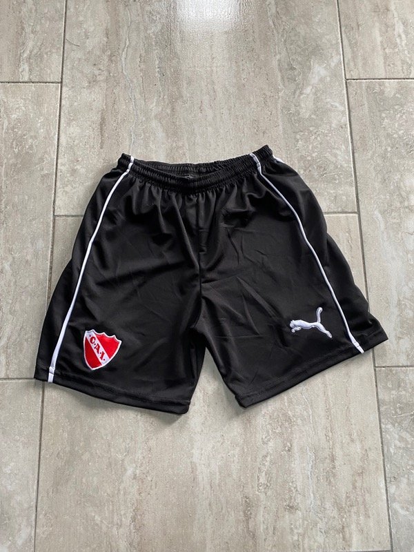 Producto - Short independiente negro 2025