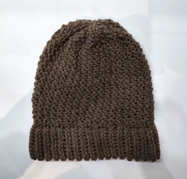 Producto - Gorro tejido en color marrón