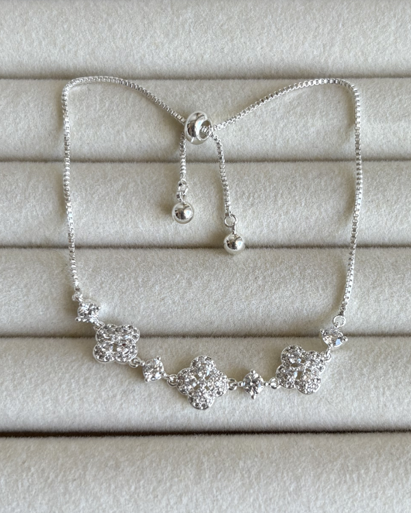 Producto - Pulsera flor VC de acero blanco regulable