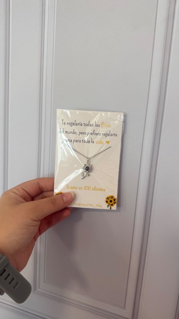 Producto - Collar 100 idiomas en forma de girasol plateado