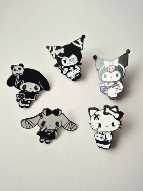 Producto - Pines Sanrio de metal