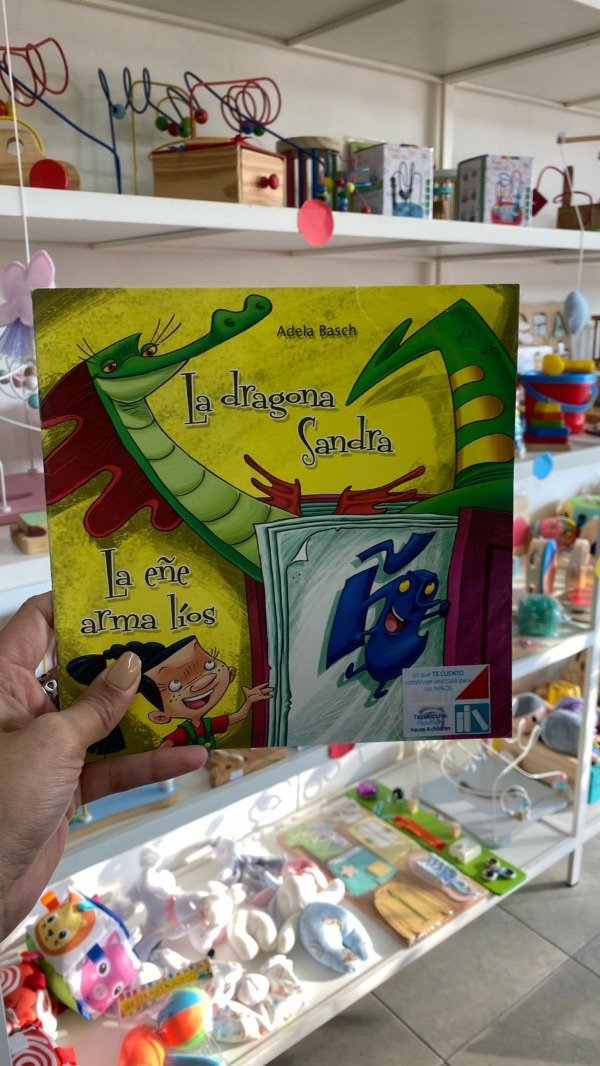 Producto - " La dragona Sandra" y "La eñe arma lios" de Adela Bash