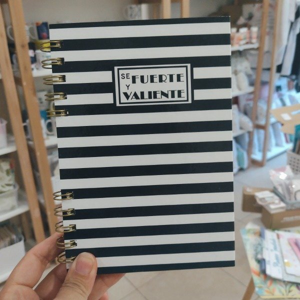 Producto - Cuaderno A5 Tapa Dura Rayado