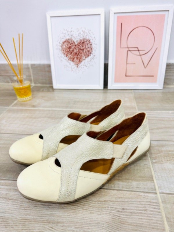 Producto - Zapatillas Urbanas Crema