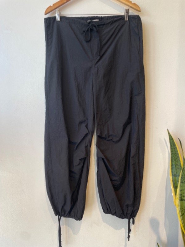 Producto - Pantalón parachute Emebe talle 42/44