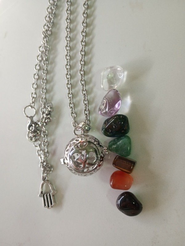 Producto - Relicario OM chakras