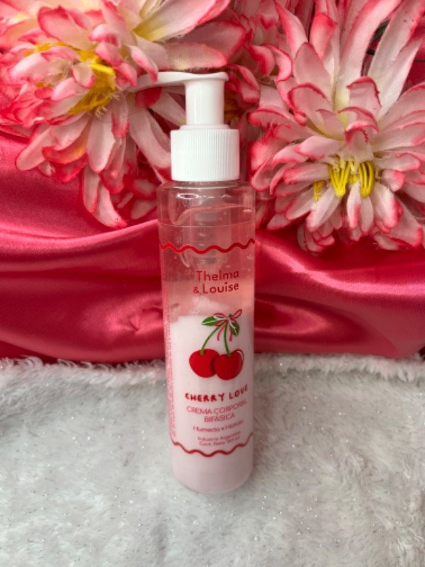 Producto - Crema corporal bifasica cherry love thelma y louise