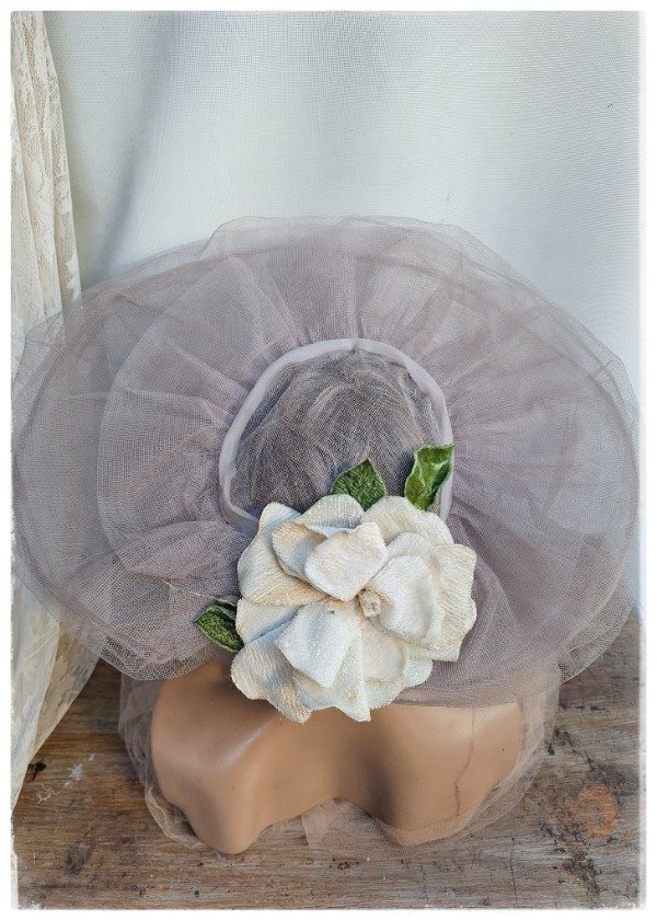 Producto - Capelina de Tul con flor de magnolia