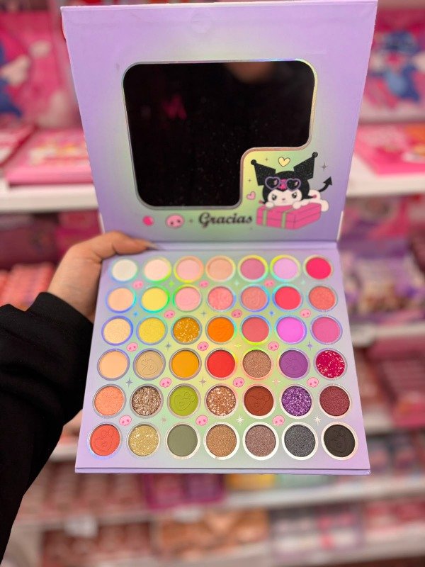 Producto - Paleta de sombras Gracias Kuromi x42 tonos