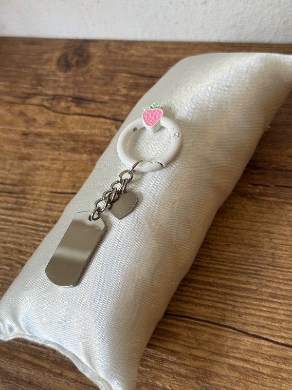 Producto - Llavero Kids Frutillita Blanco