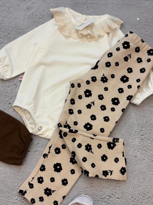 Producto - Calza frizada florcitas beige beba