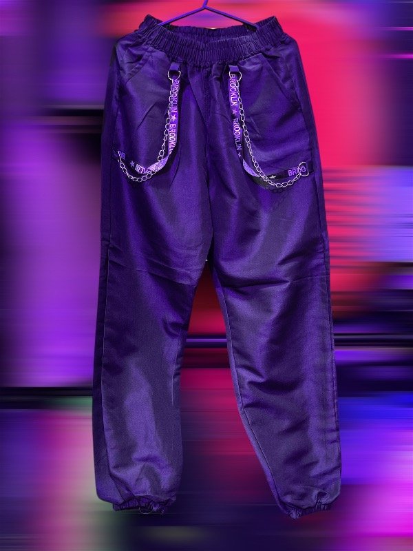 Producto - Jogger infantil con cadenas y tiras negro