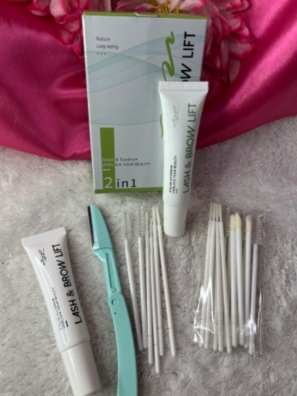 Producto - Kit lash y brow lifting 2 en 1 caja blanca y verde