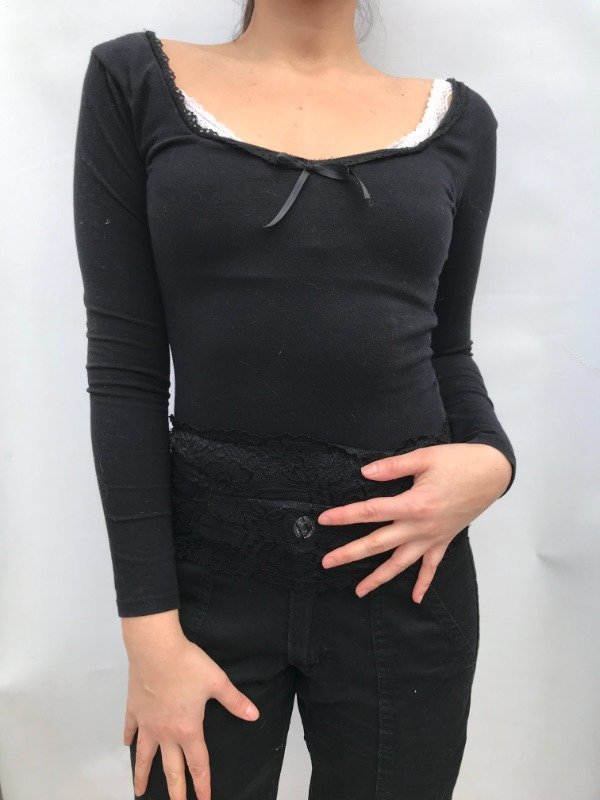 Producto - Lace longsleeve dark top - 1