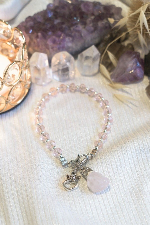 Producto - Pulsera con dije de Cuarzo Rosa