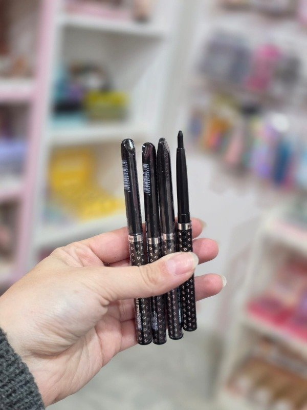 Producto - Delineador negro retractil