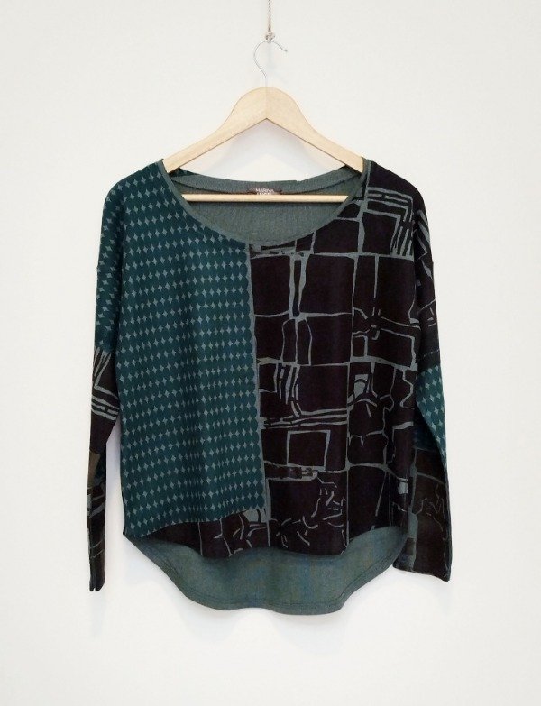 Producto - Buzo Olivia -verde estampa Campo en negro y Óvalo en verde-