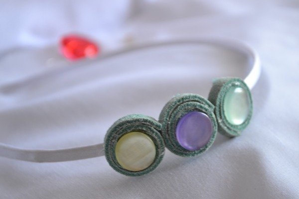 Producto - VINCHA FORRADA LILA - APLIQUE FLOR H.GAMUZA Y BOTÓN