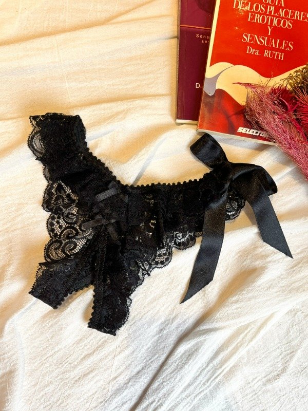 Producto - Tanga negra desmontable, con apertura
