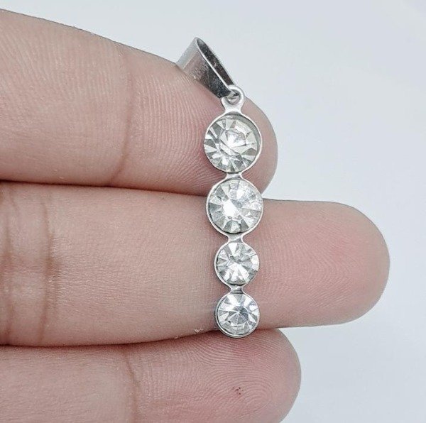Producto - Dije vertical con cuatro cristales