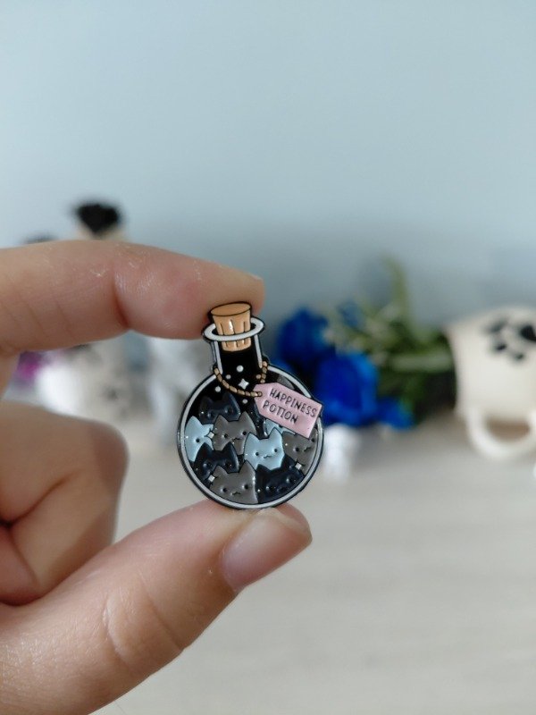 Producto - Pin metalizado - Happiness potion #1586