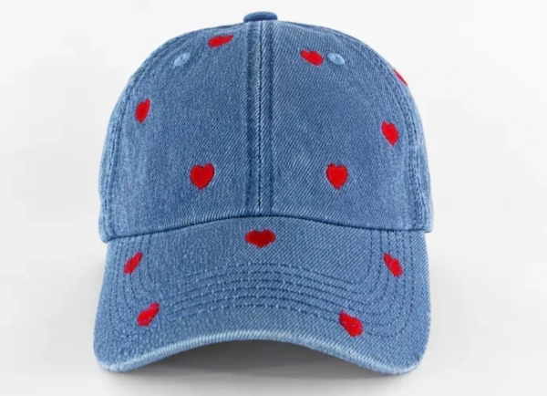 Producto - Gorra Bordada corazones rojos - 0