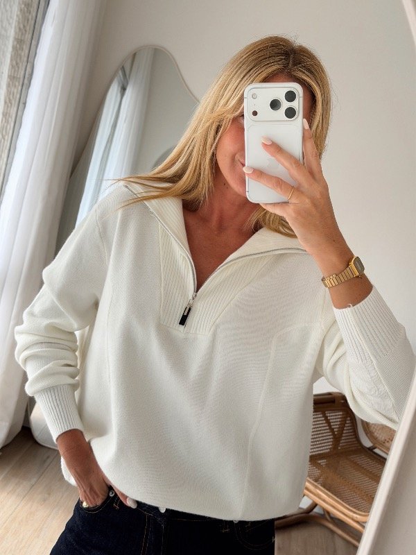 Producto - SWEATER MEDIO CIERRE RECORTES