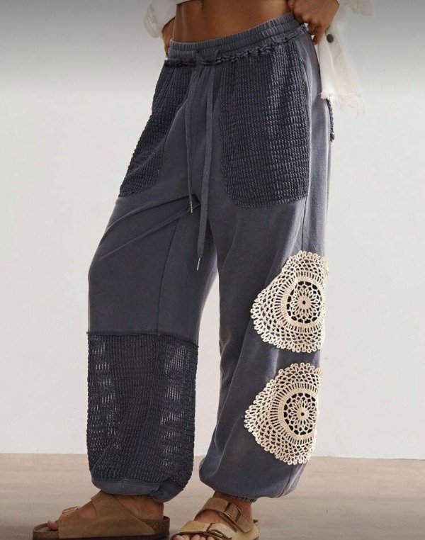 Producto - Pantalon suelto tipo babucha con apliques bordados