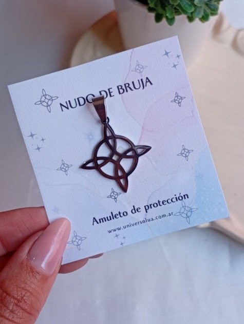 Producto - Dije nudo de bruja - Acero quirúrgico