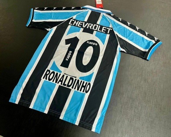 Producto - CAMISETA GREMIO IMPORTADA TITULAR RETRO 2000 #10 RONALDINHO - 4
