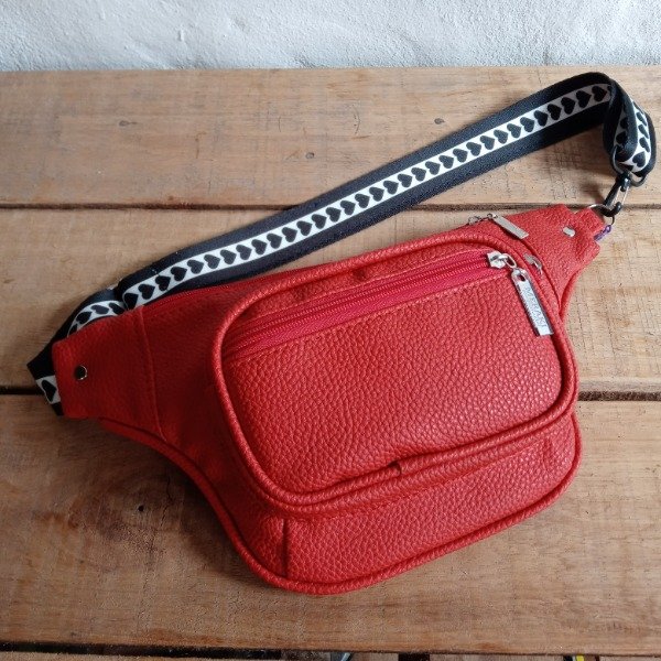 Producto - Riñonera Red Hearts